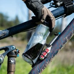 Blackburn Porte-bidon Carbon Side Entry Cage Right -Vélo Soldes Blackburn Carbon Side Entry Cage Flaschenhalter Right 359002 e 1