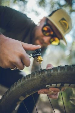 Lezyne Souffleur De CO2 Sans Tube, Avec Deux Cartouches De CO2 -Vélo Soldes CO2 Blaster 2019 04 15 Lezyne 407 1800x1800dWrUJIMlX9t4o