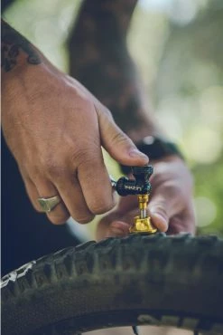 Lezyne Souffleur De CO2 Sans Tube, Avec Deux Cartouches De CO2 -Vélo Soldes CO2 Blaster 2019 04 15 Lezyne 429 1800x1800gcgzDHHCR0Bxx