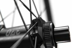 Dt-swiss Roue Avant HU 1900 Spline® 27,5" 35mm CL Boost -Vélo Soldes DTSwiss HU 1900 ProductDetail Hub 002 1920px4im29dVzUqDOj