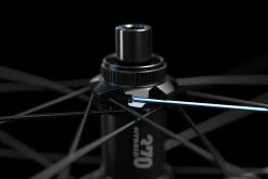 Dt-swiss Roue Avant HU 1900 Spline® 29" 25mm CL 11 Dt-swiss Roue Avant HU 1900 Spline® 29" 25mm CL -Vélo Soldes DTSwiss Hybrid Utility Spoke Cut 1920px