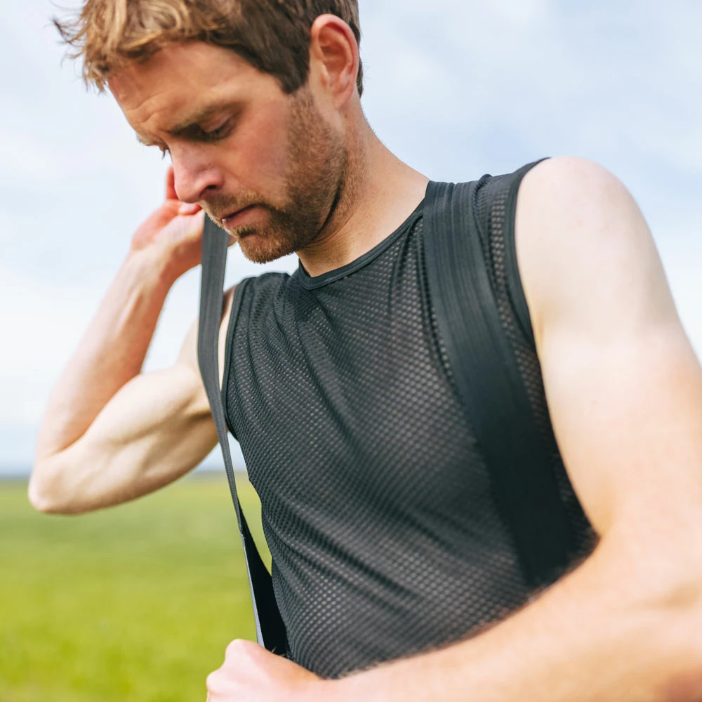 GripGrab Ultralight Mesh - Sleeveless Baselayer (3-pack) 8 GripGrab Ultralight Mesh - Sleeveless Baselayer (3-pack) – Image 6