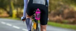 Muc-Off Elite Custom Fly Water Bottle 550ml 11 Muc-Off Elite Custom Fly Water Bottle 550ml -Vélo Soldes HERO 420 X Elite Fly Water Bottle PINK 1900x crop center