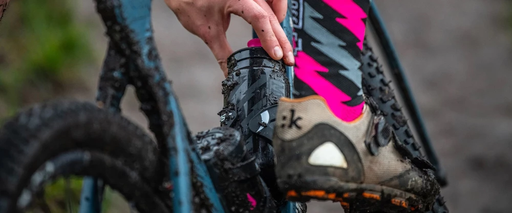 Muc-Off Elite Custom Fly Water Bottle 550ml 7 Muc-Off Elite Custom Fly Water Bottle 550ml – Image 5