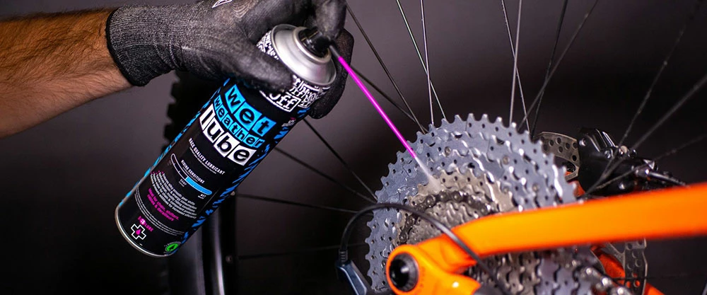 Muc-Off Aérosol Wet Weather Lube 400ml 6 Muc-Off Aérosol Wet Weather Lube 400ml – Image 4