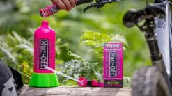 Muc-Off Bottle For Life Bundle + 4- Pack Punk Powder -Vélo Soldes Muc off MUC CLE 2609 20108258 Bottle For Life Bundle 4 er Pack Punk Powder 5
