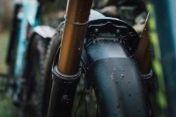 Mudhugger EVO Bolt-On - Garde-boue Pour Fourches Fox -Vélo Soldes Mudhugger BoltOnEVO 04