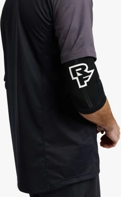 Race Face Indy - Protecteurs De Coude 7 Race Face Indy - Protecteurs De Coude -Vélo Soldes RaceFace 821973448176 INDY ELBOW STEALTH S 2