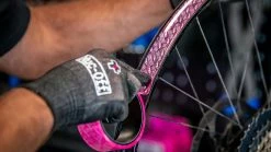 Muc-Off Ruban De Jante Rouleau De 10m Ruban De Jante 5 Muc-Off Ruban De Jante Rouleau De 10m Ruban De Jante -Vélo Soldes Tubeless Rim Tape Ben Deakin DSC 3912