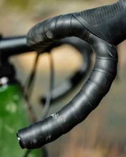 Wolf Tooth Components Bande De Guidon Supple Lite 10 Wolf Tooth Components Bande De Guidon Supple Lite -Vélo Soldes Wolf Tooth Supple Lite Lenkerband WT SLITE BARTAPE BLK 4
