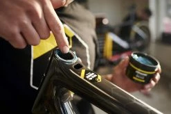 Dynamic Graisse Lubrifiante Universelle Premium 150g 9 Dynamic Graisse Lubrifiante Universelle Premium 150g -Vélo Soldes bram berkien team jumbo visma dynamic bike care 2021 10